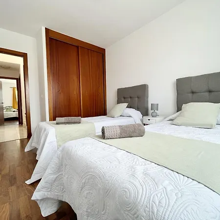 Vila - Sleeps 6 - Pool - Pets Ok - Parking *