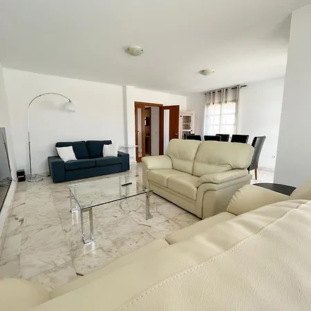 Villa - Sleeps 6 - Pool - Pets Ok - Parking