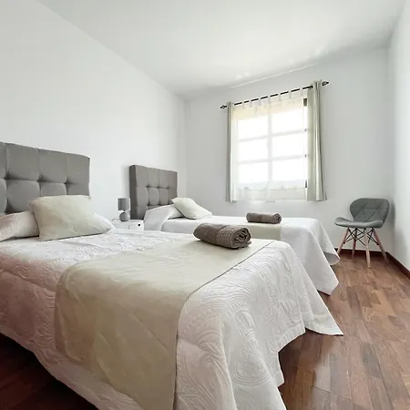 Villa - Sleeps 6 - Pool - Pets Ok - Parking